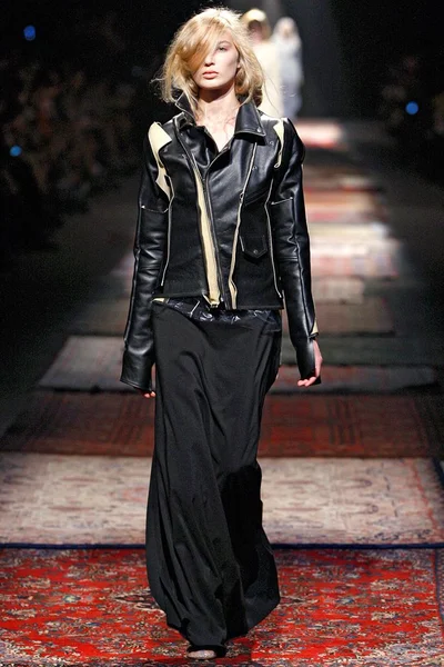 Look 24